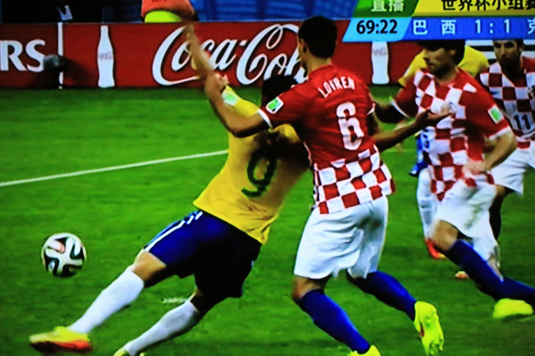 剥开“完美母亲”神话纪实作品《母亲的困境》重磅上市(图1)