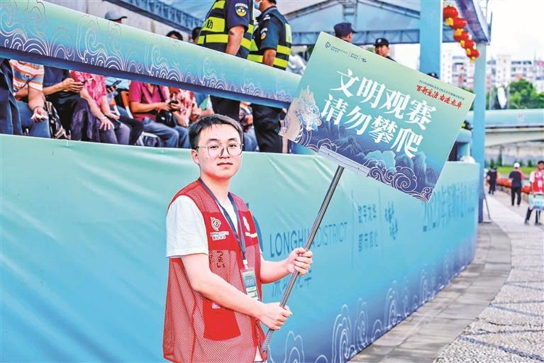 “四季村晚”唱响农民美好新生活(图1)