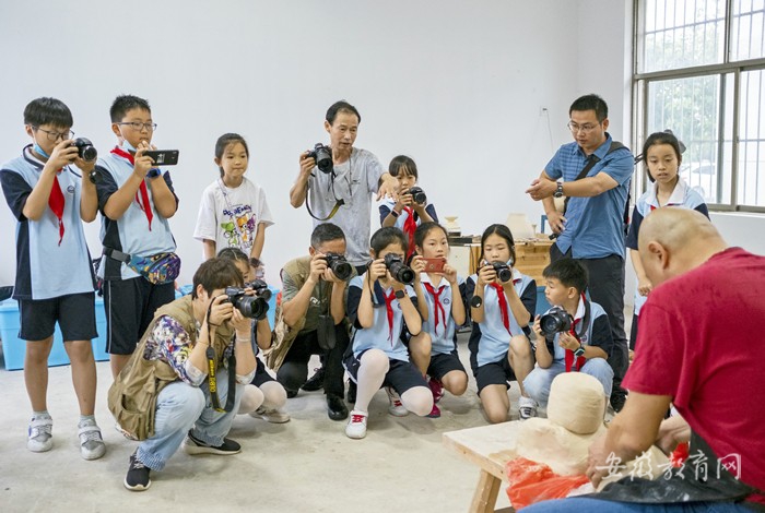 青海理工学院好不好？校园文化艺术月、流动美术馆、31个社团科学与艺术交织的理工温度(图1)