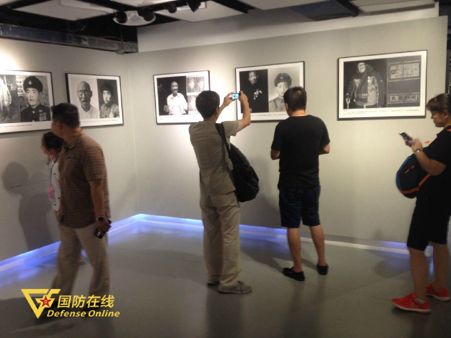 民革泰州市委组织教育界别党员参观抗战老兵摄影图片展-江苏民革(图1)